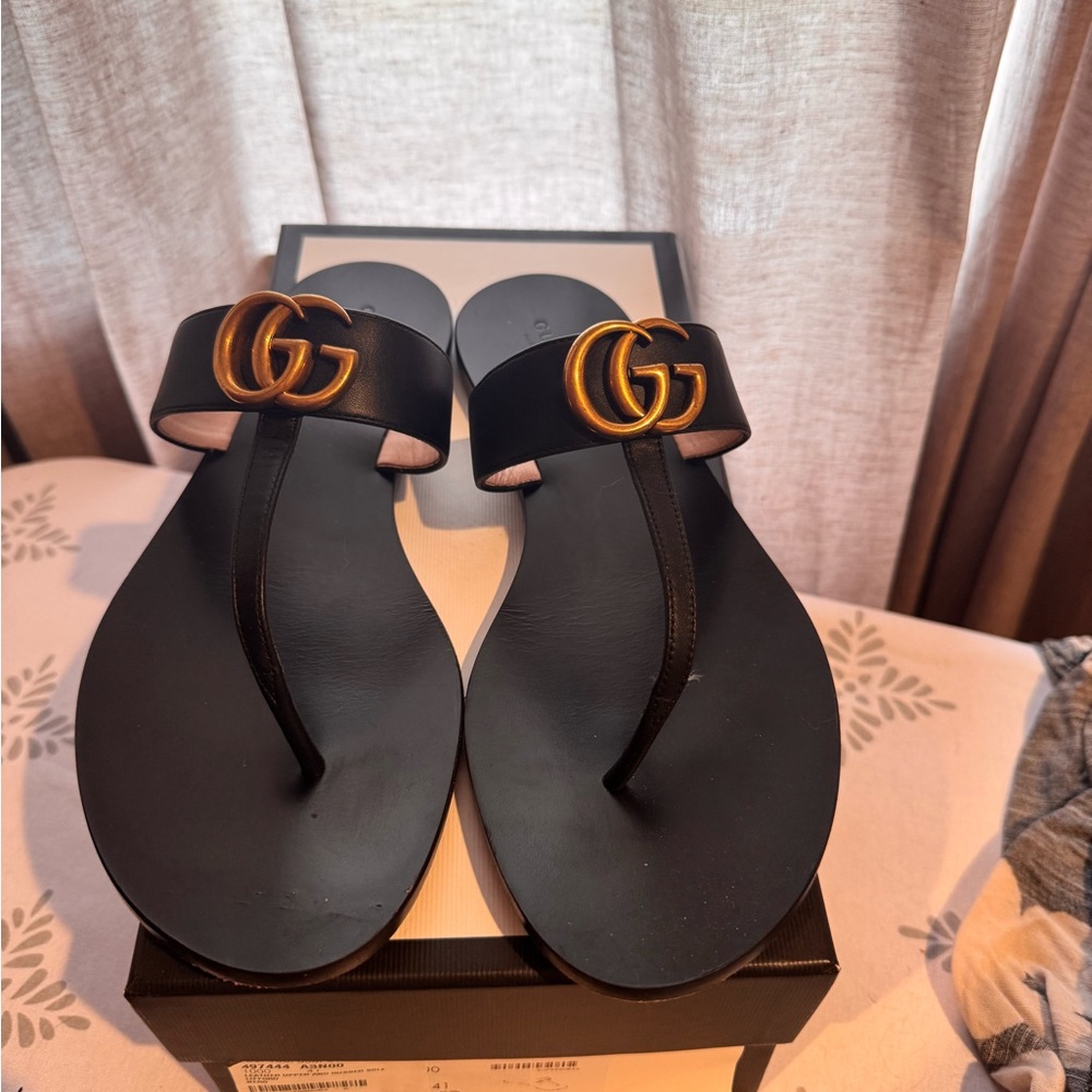 Gucci Black and Gold Sandals with Iconic Logo